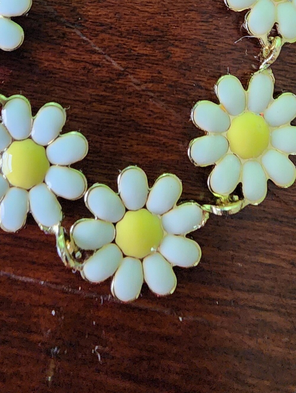 White and Yellow Daisy Necklace - Women Jewelry - Picture 3 of 9